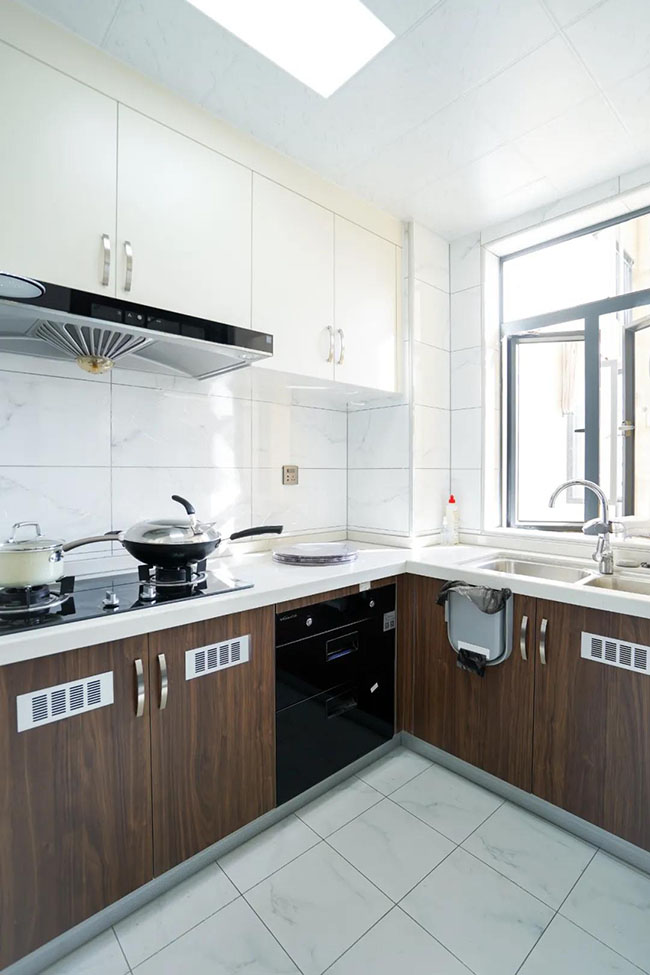 105㎡三居室，用冷暖色調(diào)碰撞出年輕人有趣的簡(jiǎn)約生活。